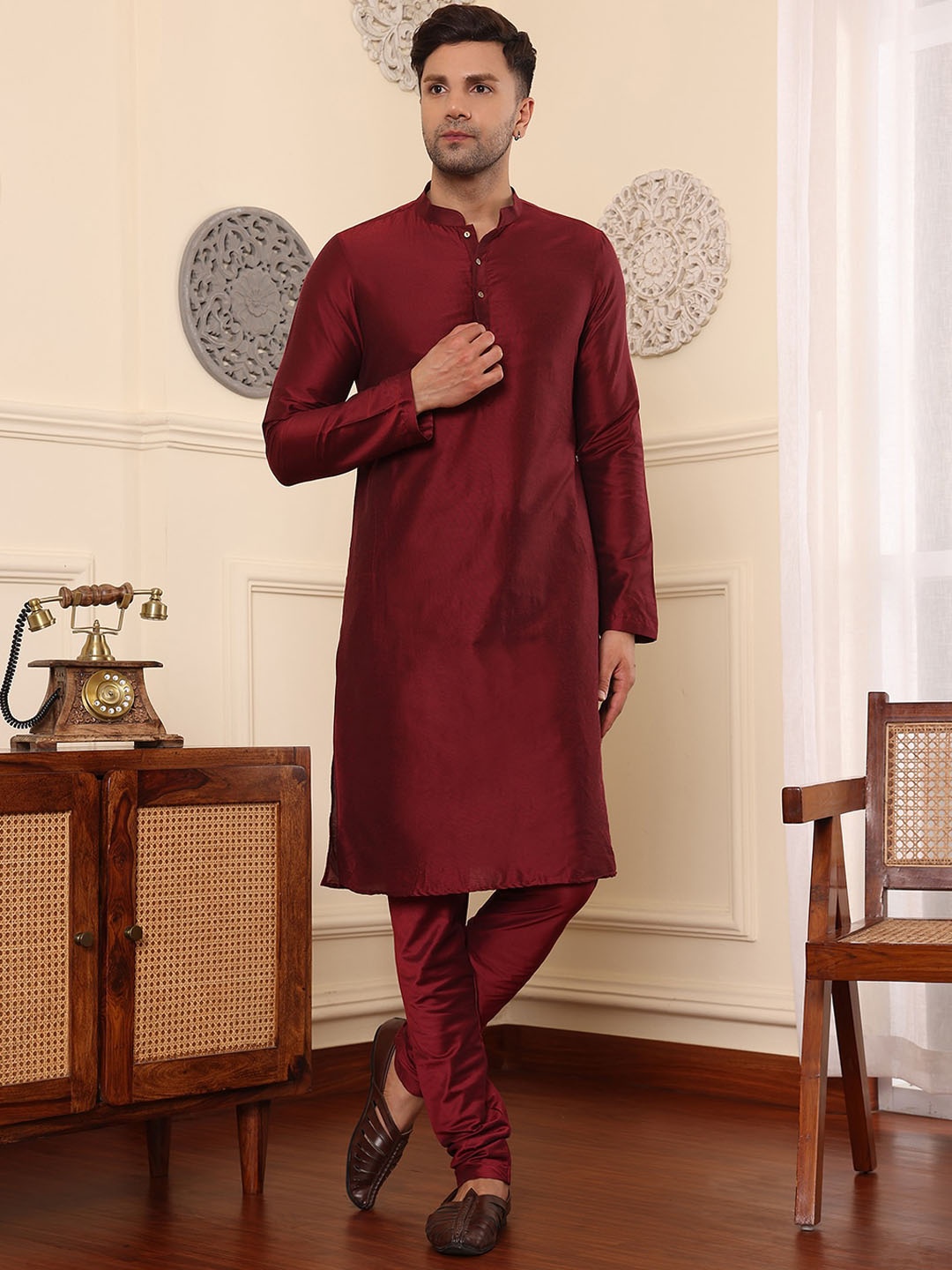 

DEYANN Ethnic Motifs Woven Design Mandarin Collar Straight Kurta With Churidar, Red