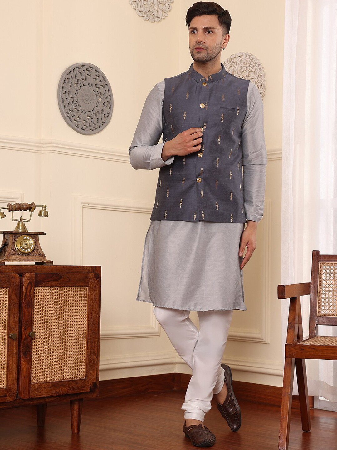 

DEYANN Ethnic Motifs Woven Design Mandarin Collar Straight Kurta With Churidar, Grey