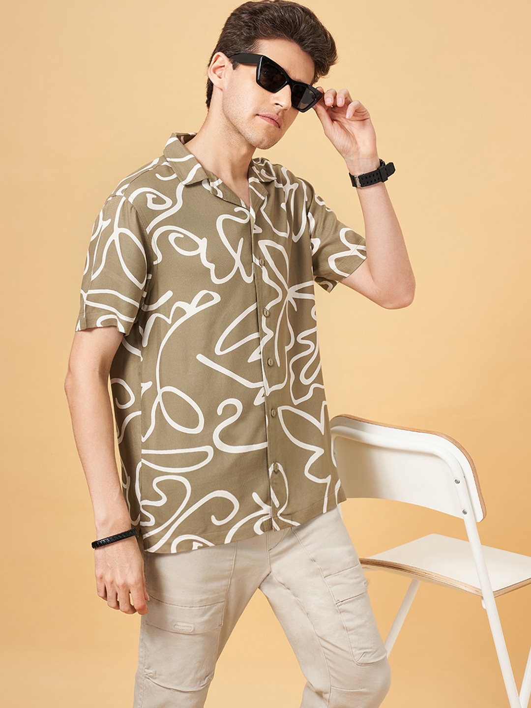 

People Beige & Brown Slim Fit Abstract Printed Cuban Collar Twill Weave Shirt