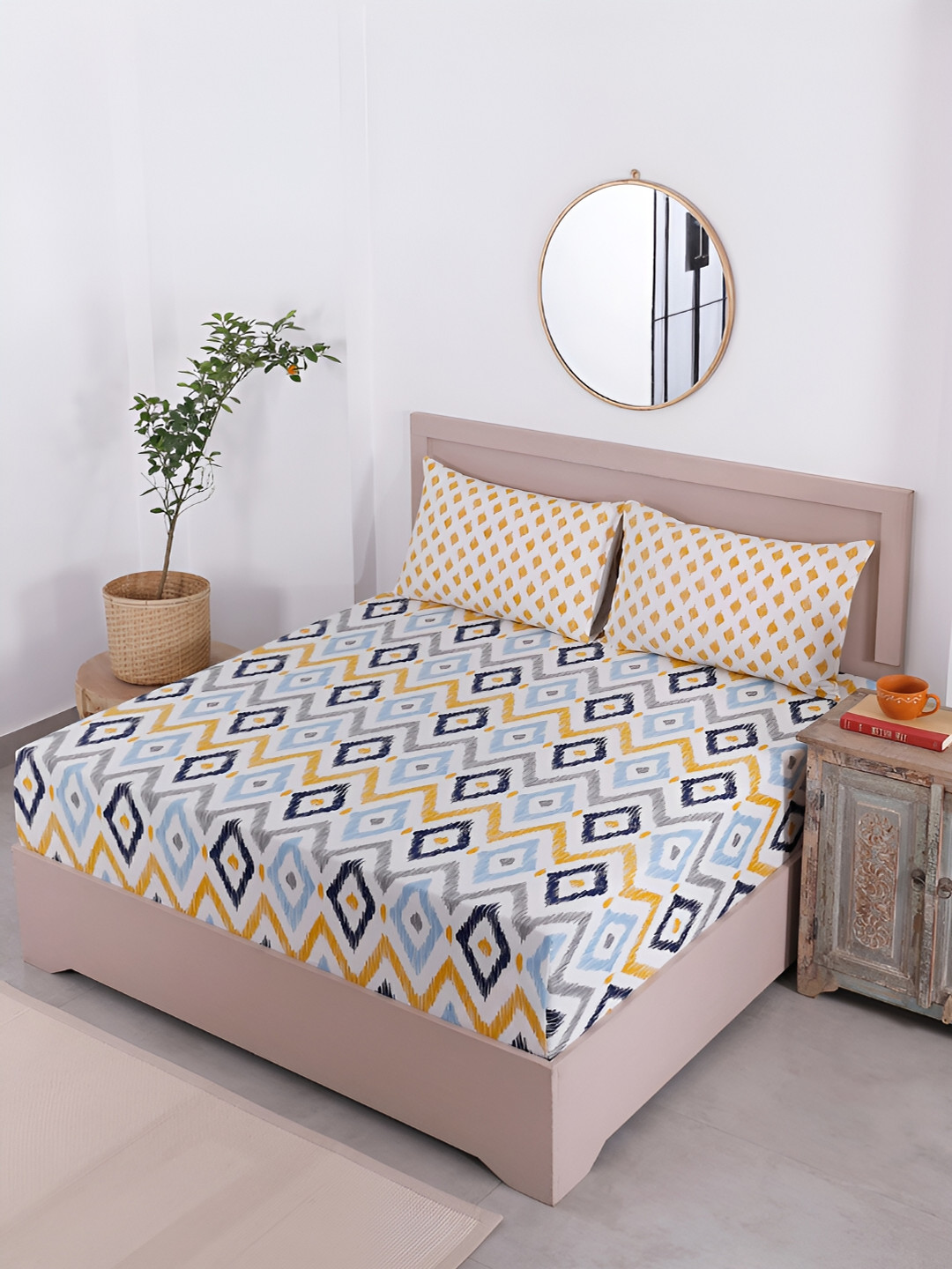 

TARAN LIVING Blue & Yellow Geometric Printed 120 TC Queen Bedsheet with 2 Pillow Covers