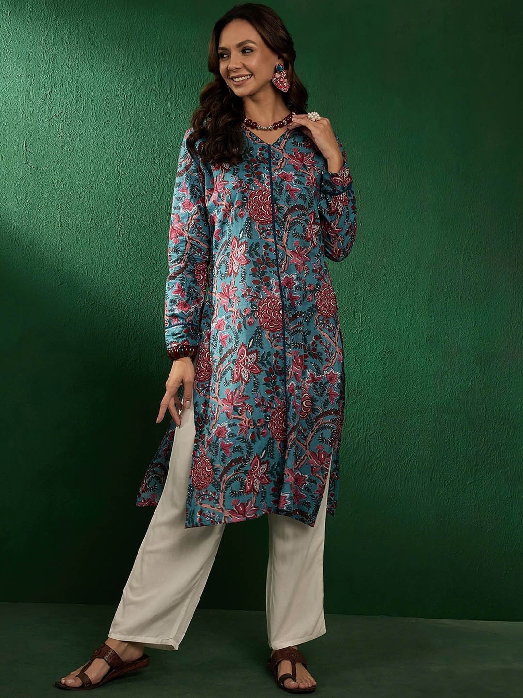 

Sangria Navy Blue Floral Printed V-Neck Gotta Patti Straight Kurta