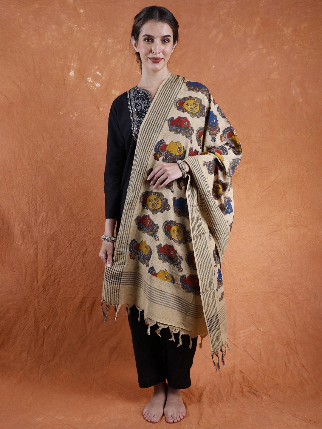 

Exotic India Beige Hand Painted Kathakali Faces Kalamkari Silk Dupatta