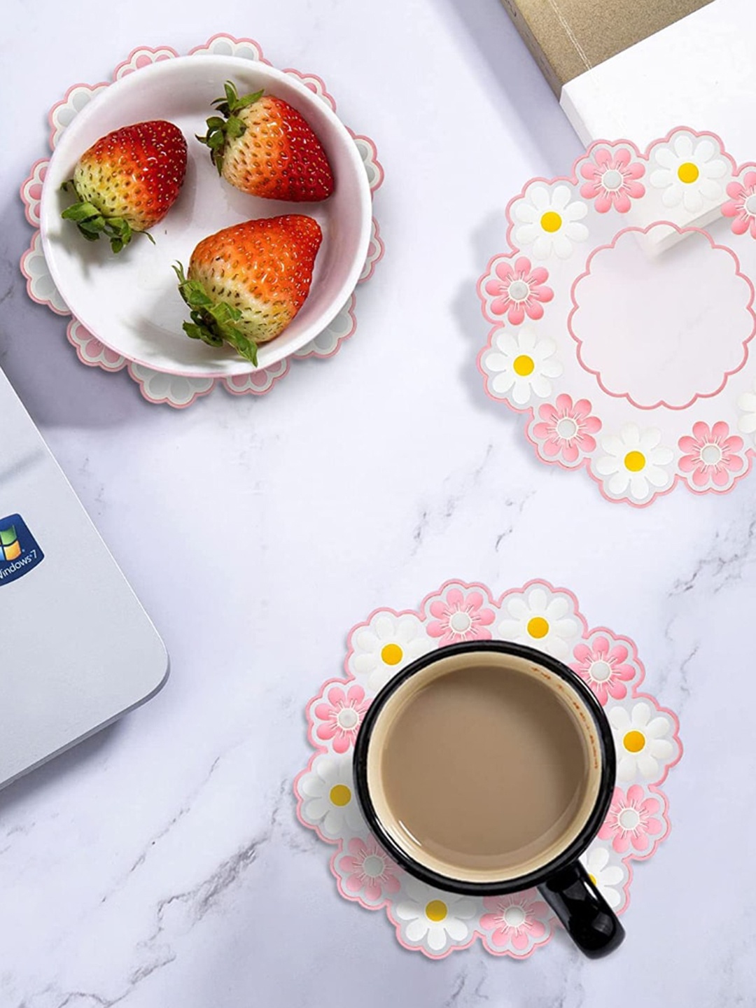 

P-Plus International Pink & White 4 Pcs Floral 3D-Pattern Non-Slip Round Trivets