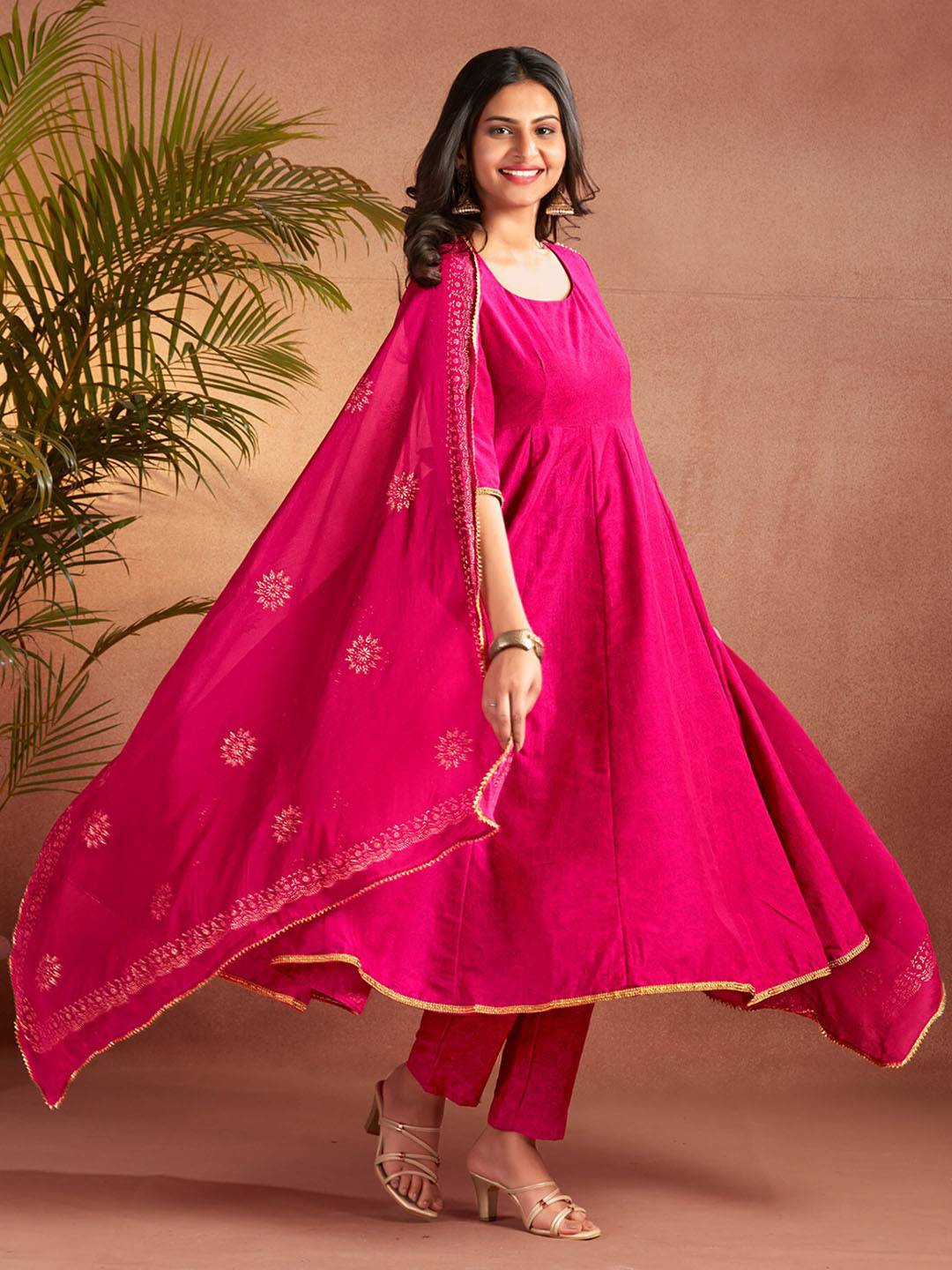

KASYA Square Neck Ethnic Motifs Printed Anarkali Kurta with Trouser & Dupatta, Pink