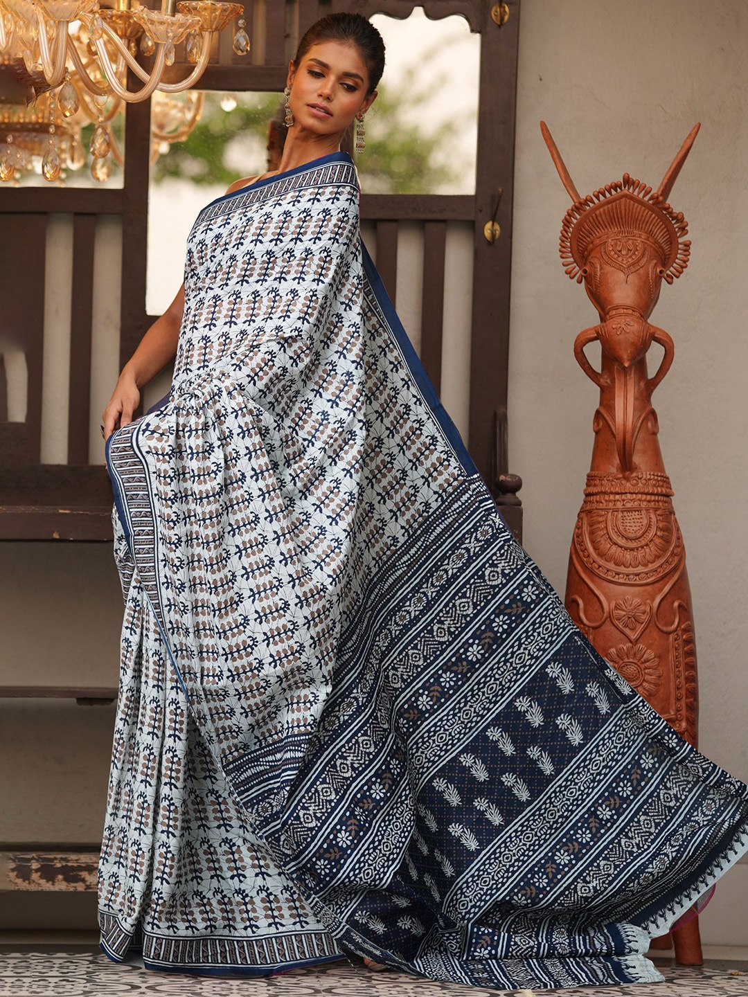 

Unnati Silks Ethnic Motifs Pure Cotton Handloom Block Print Saree, White