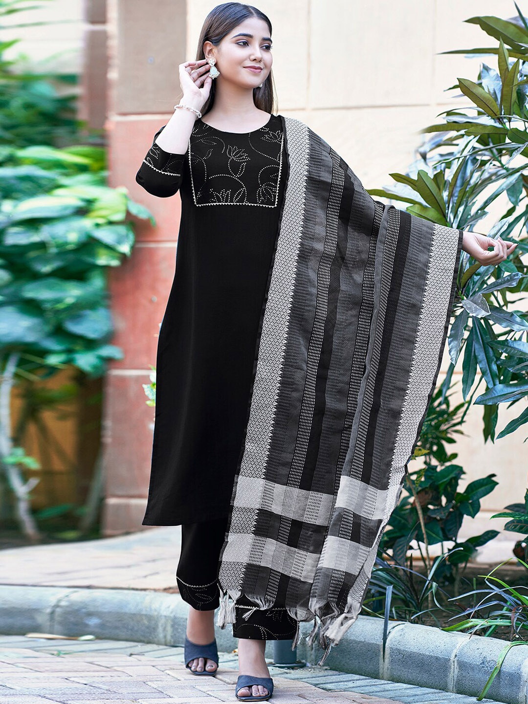 

KALINI Floral Yoke Design Regular Gotta Patti Straight Kurta With Trousers & Dupatta, Black