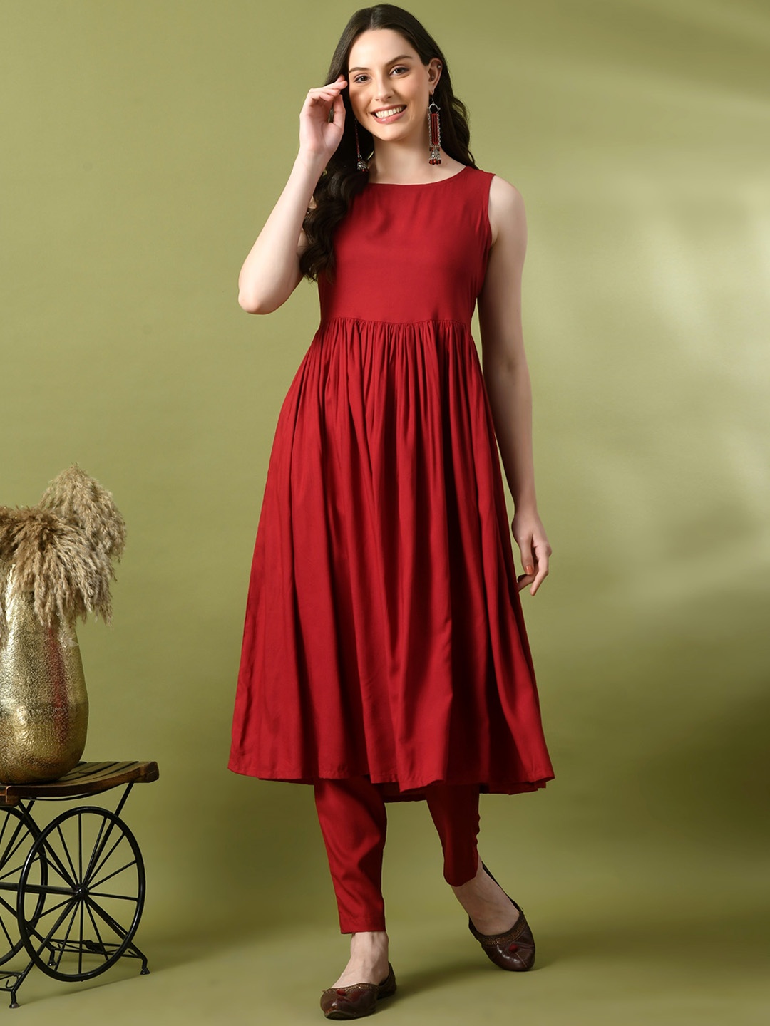 

VIDHANI Round Neck Regular A-Line Kurta With Trousers, Maroon