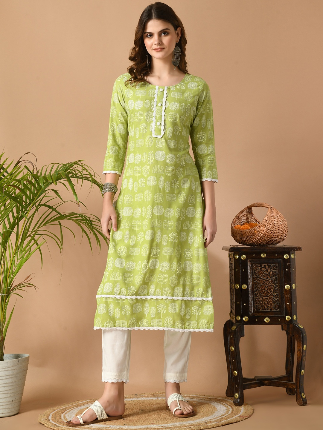 

VIDHANI Round Neck Geometric Printed Straight Kurta with Trouser, Green
