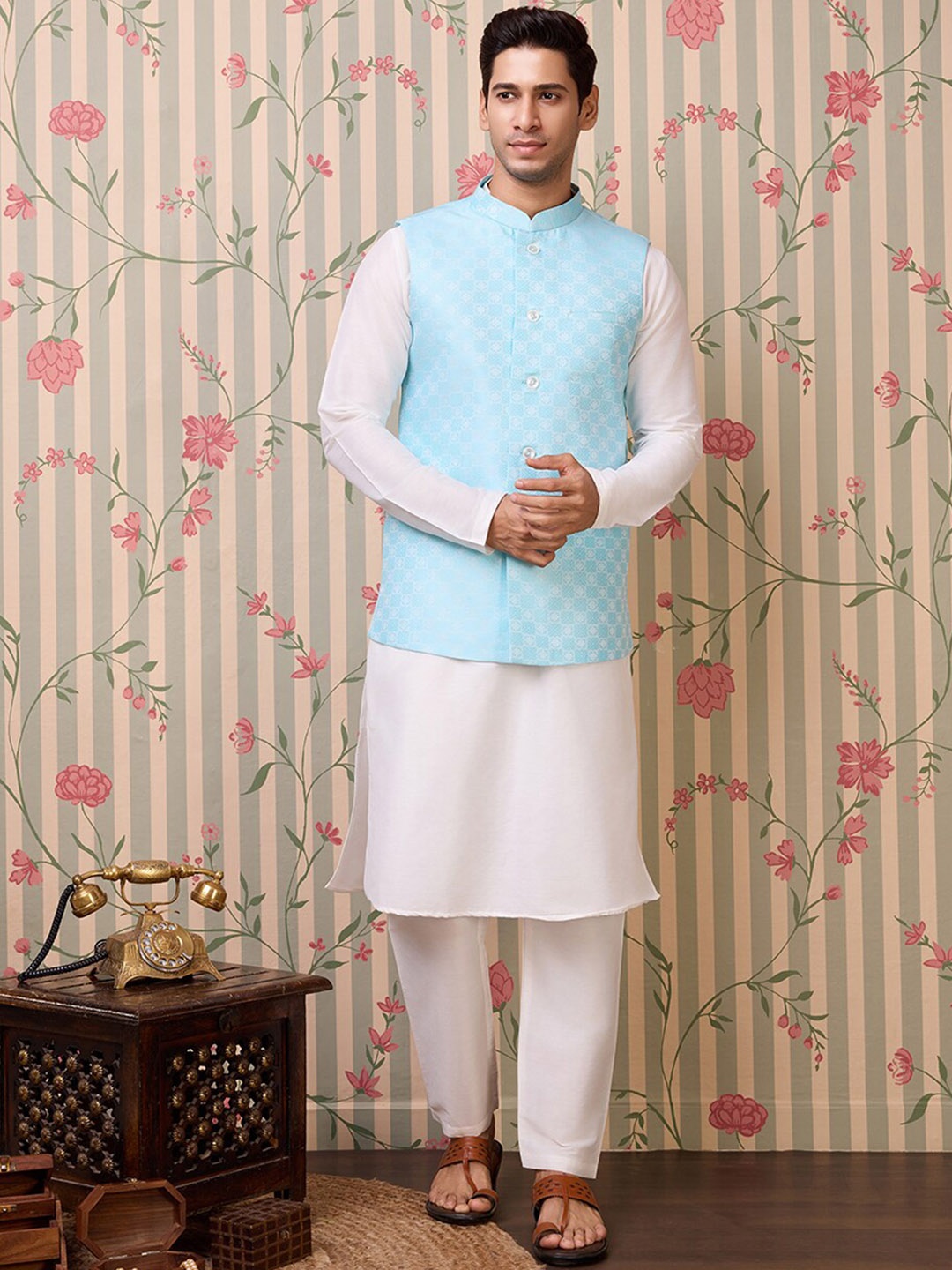 

Ode by House of Pataudi Woven Design Mandarin Collar Long Sleeves Kurta with Pyjamas, White