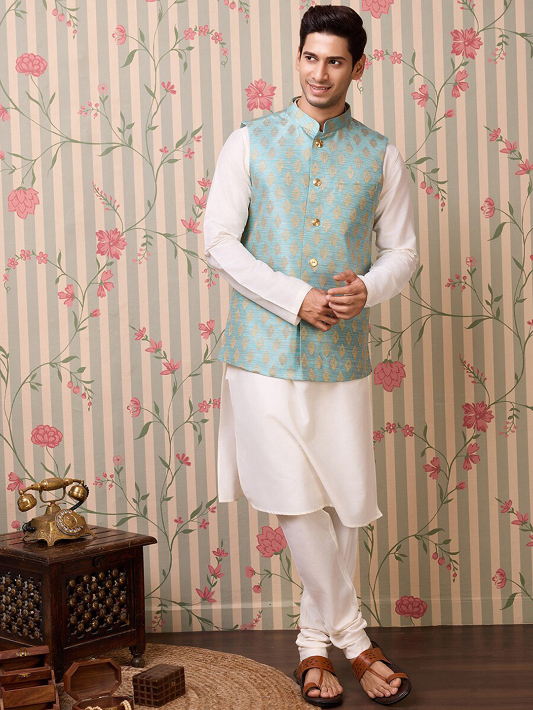 

Ode by House of Pataudi Woven Design Mandarin Collar Long Sleeves Kurta with Churidar, Blue