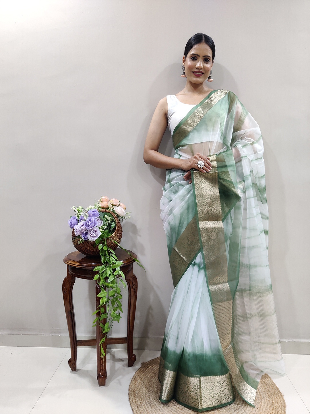 

AWRIYA Tie and Dye Zari Organza Saree, Green