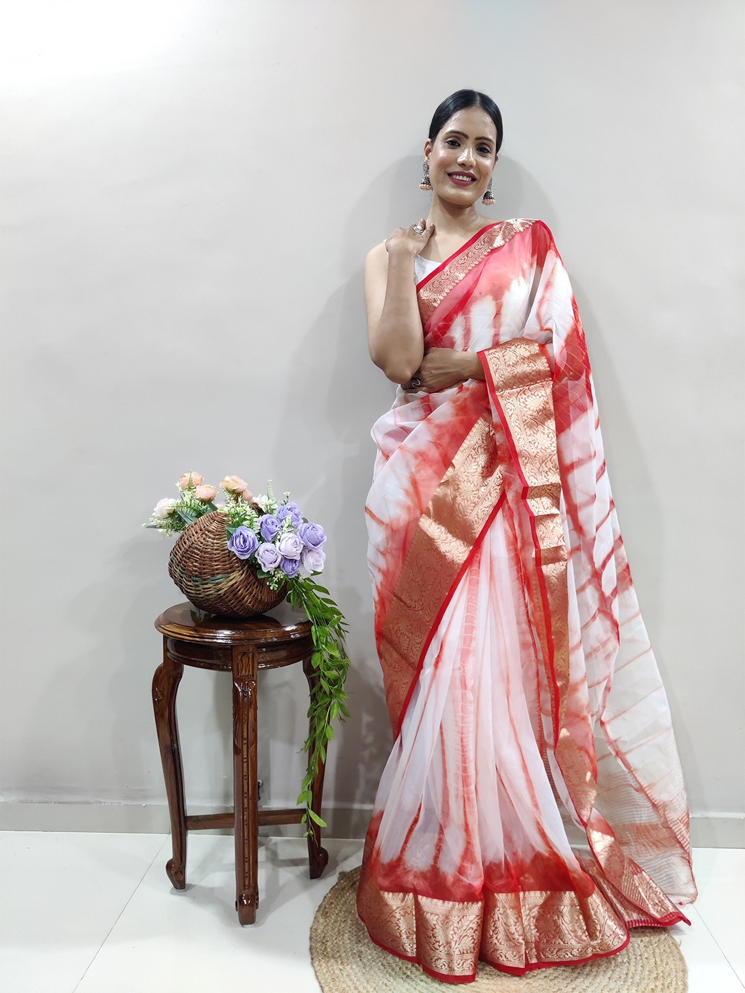 

AWRIYA Tie and Dye Zari Organza Saree, Red