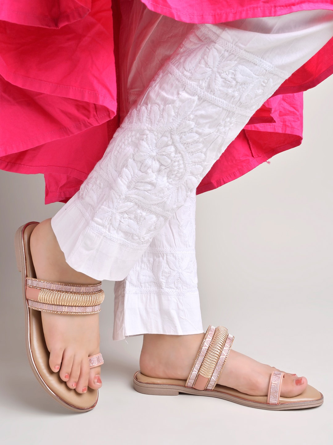 

Shoetopia Girls Textured One Toe Flats, Rose