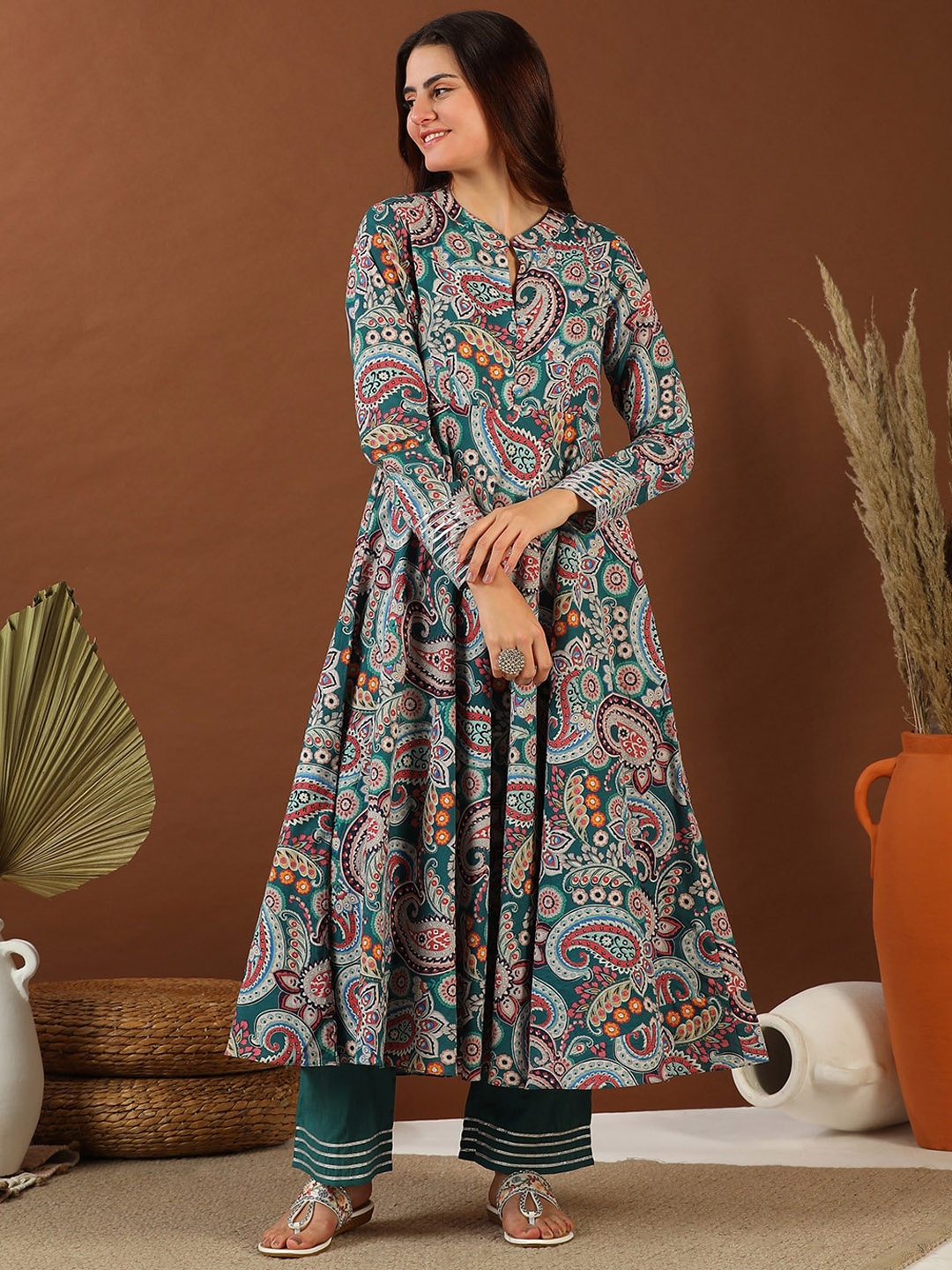 

Inddus Paisley Printed Empire Gotta Patti Kurta With Palazzo, Green