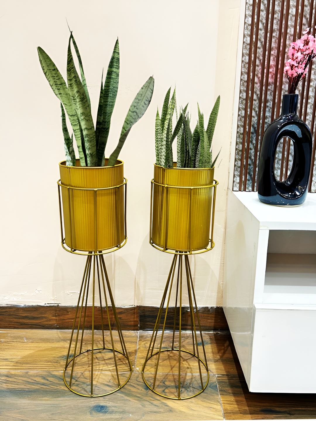

ascent homes Gold Toned 2 Pieces Powder-Coated Metal Planters