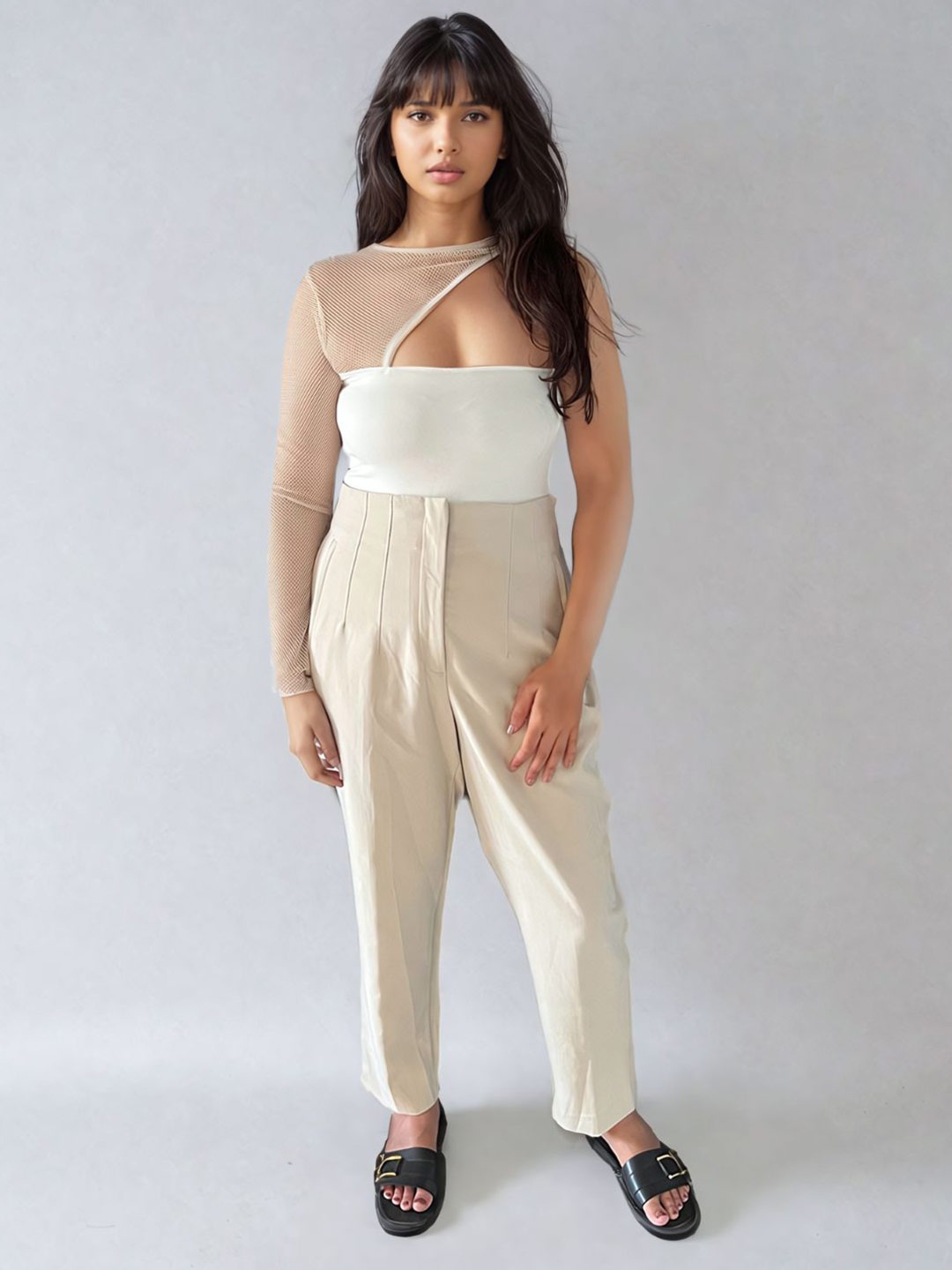 

PEACH & PANDA Round Neck Cut Out Top, Off white