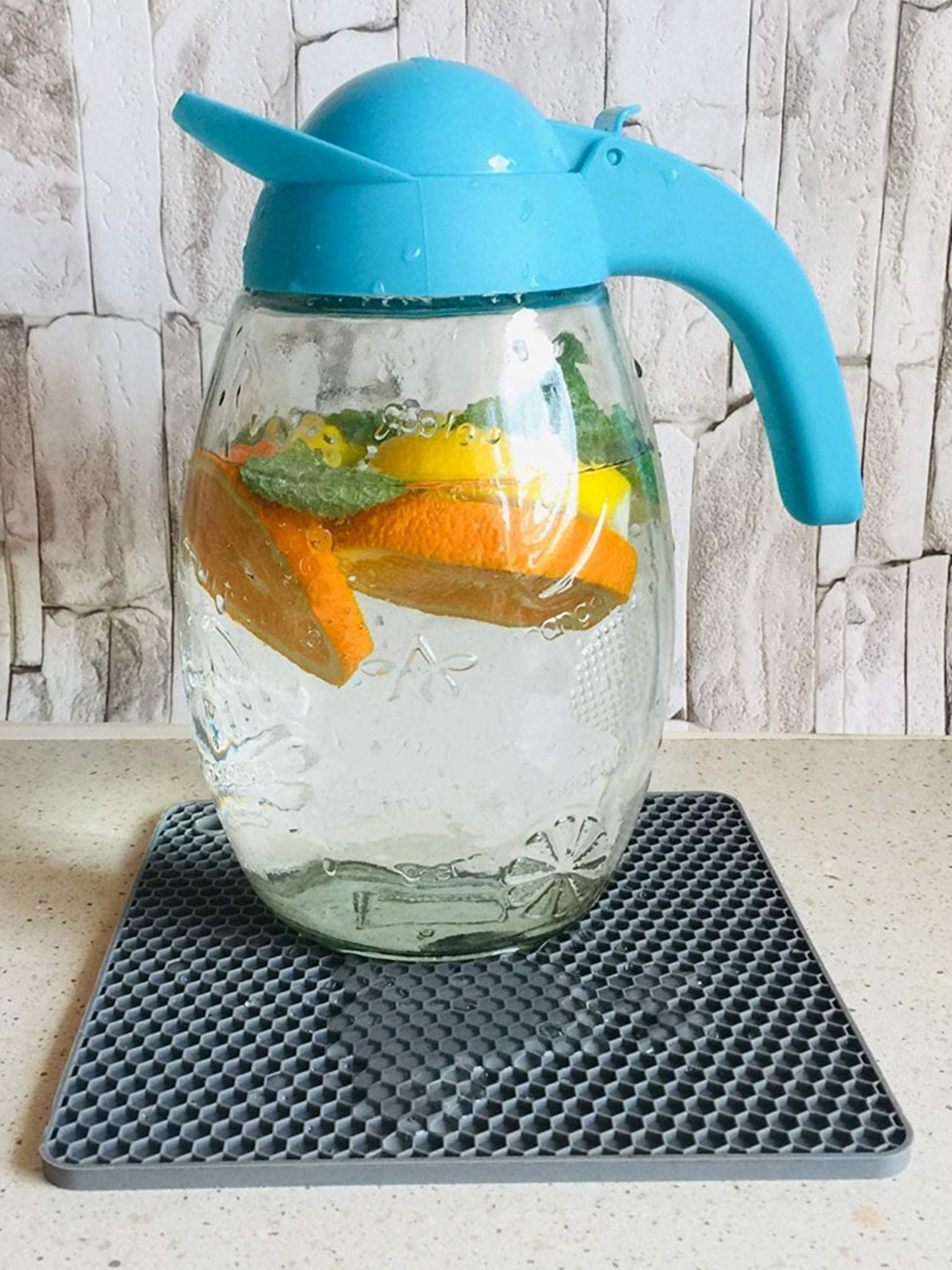 

P-Plus International Black & Pink 2-Pcs Textured Non-Slip Trivets