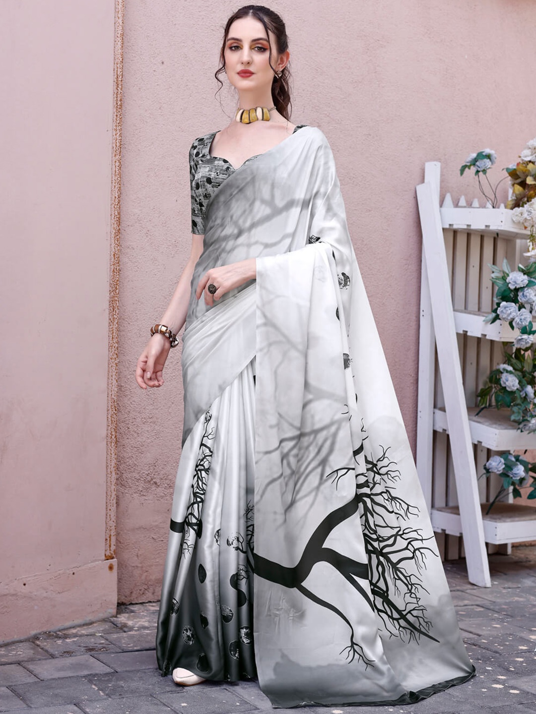 

VenderVilla Satin Printed Saree, White