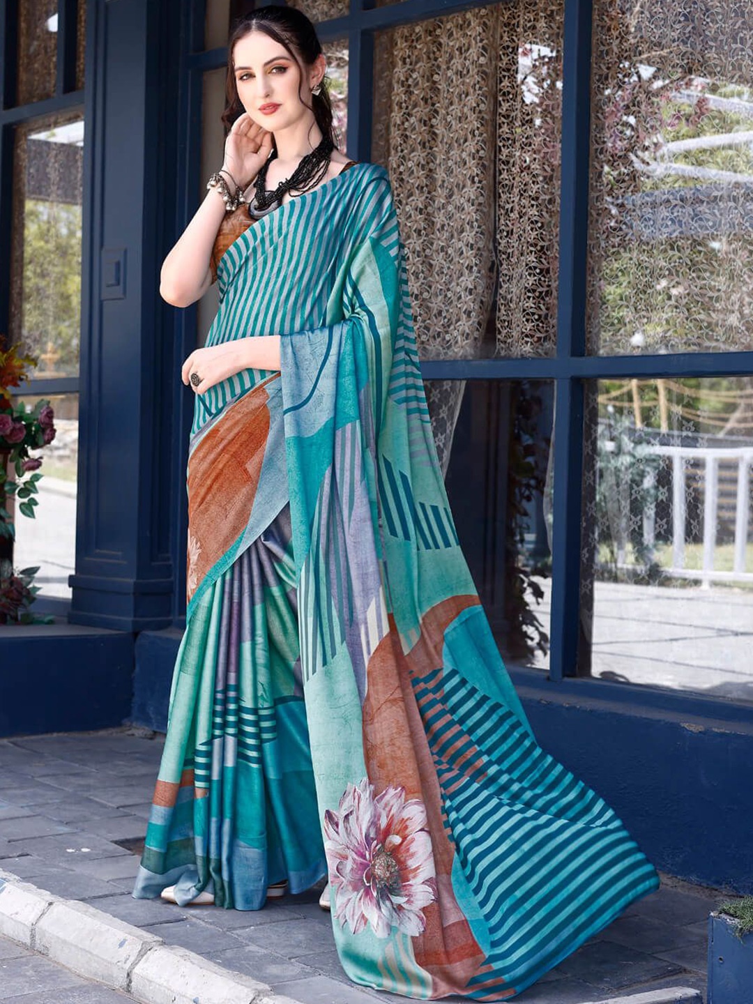 

VenderVilla Printed Satin Saree, Blue