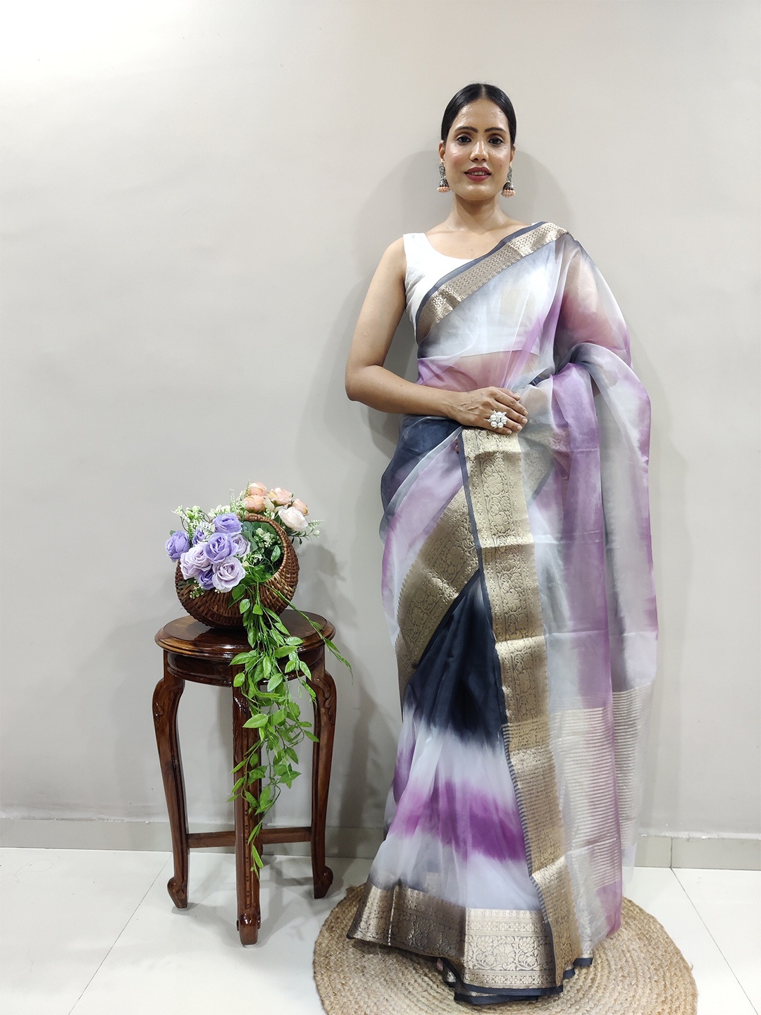 

AWRIYA Zari Organza Saree, White