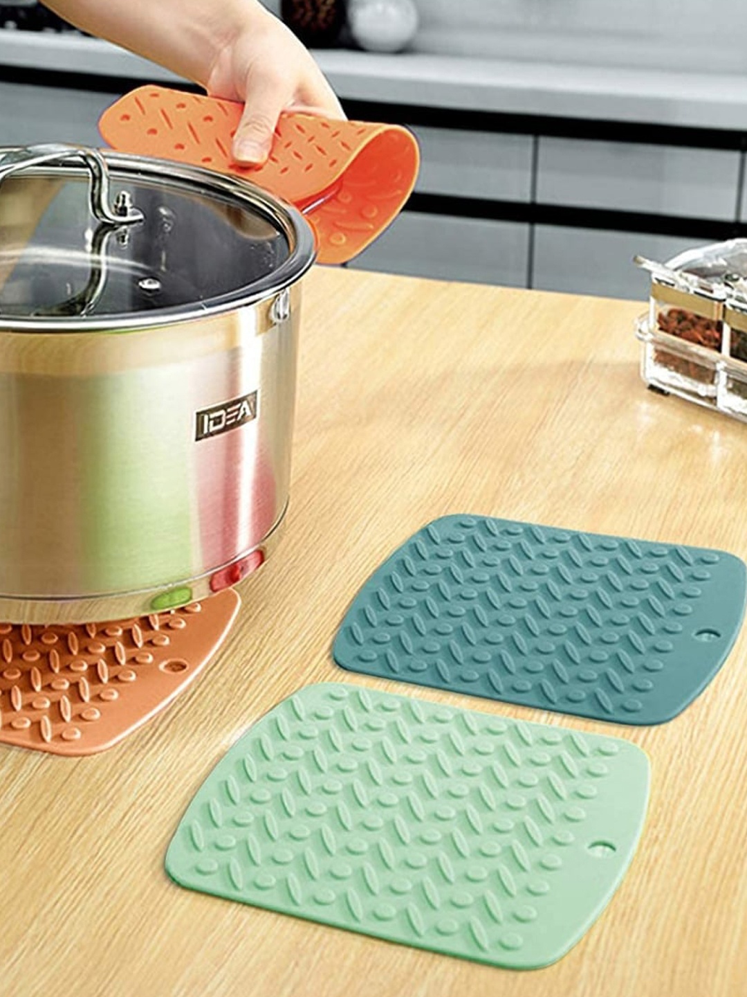 

P-Plus International Green 2 Pieces Textured Heat Resistant Trivets