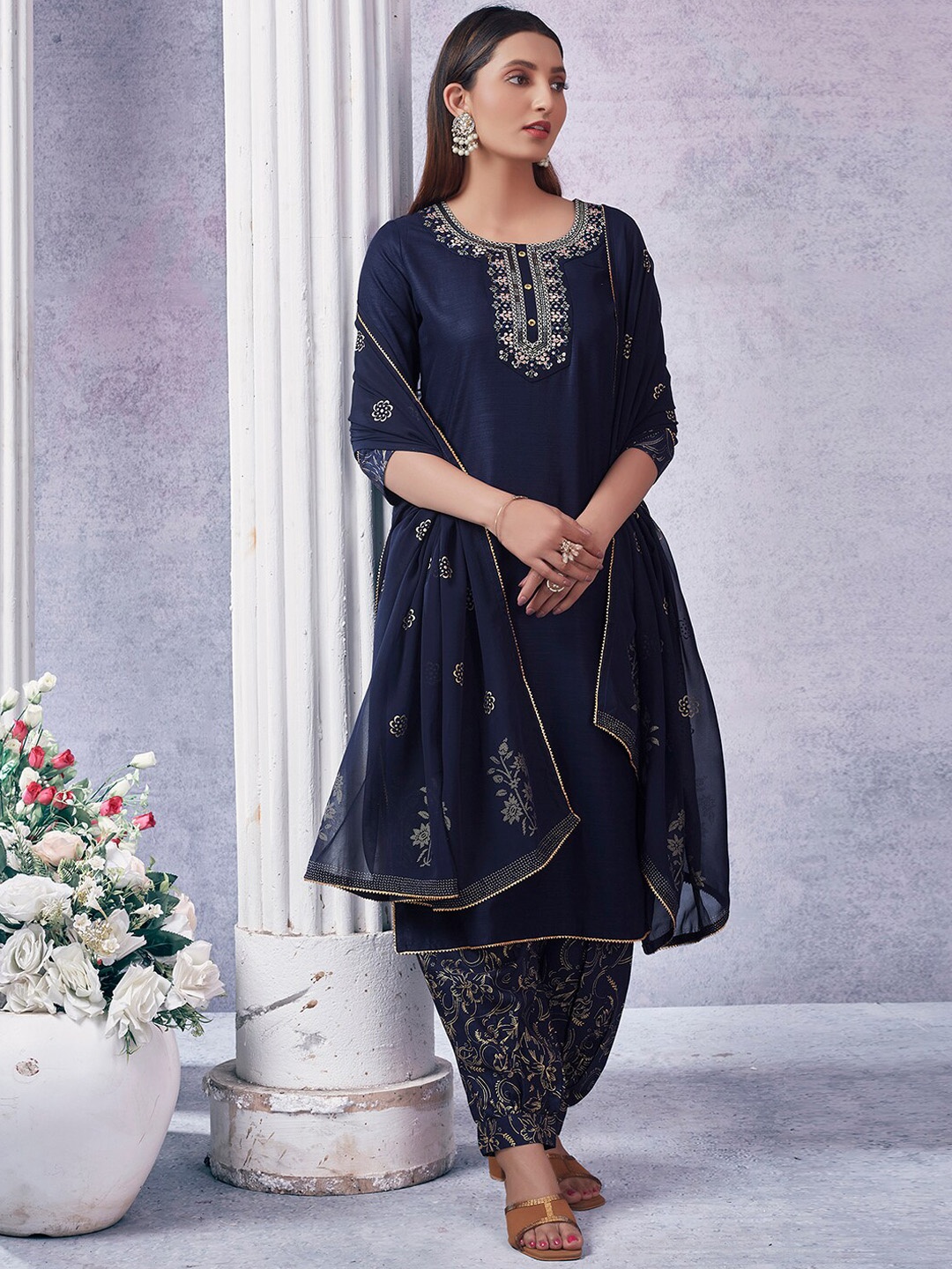 

SKYLEE Round Neck Sequined Embroidered Straight Kurta with Salwar & Dupatta, Navy blue