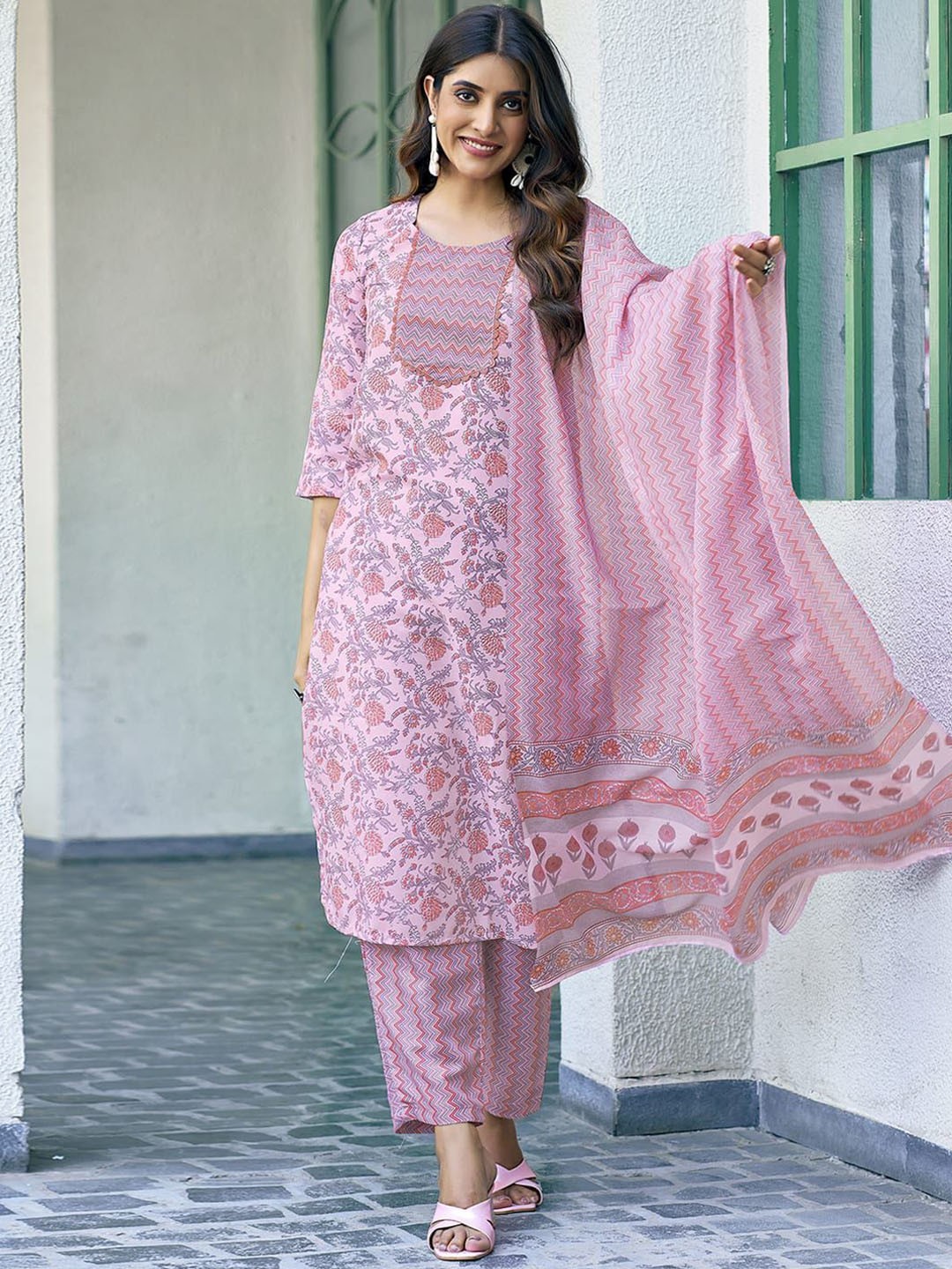 

SKYLEE Pink Floral Printed Regular Kurta with Palazzos & Dupatta