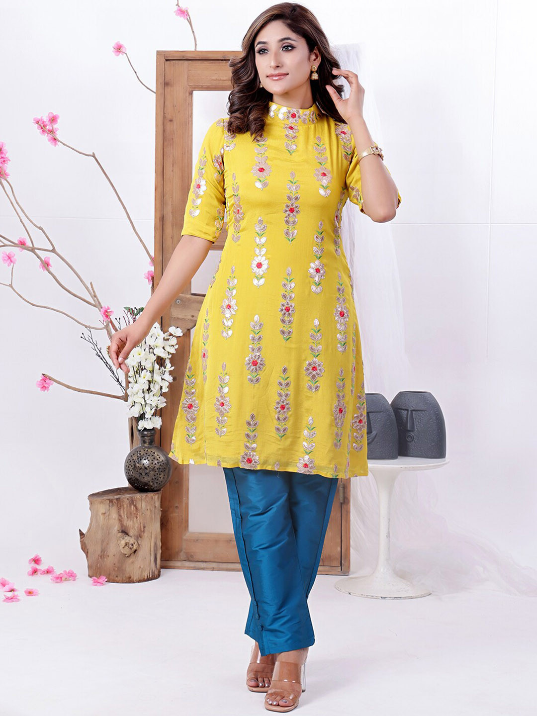 

Ethnovog Floral Embroidered Band Collar Sequinned Kurta with Trousers, Yellow