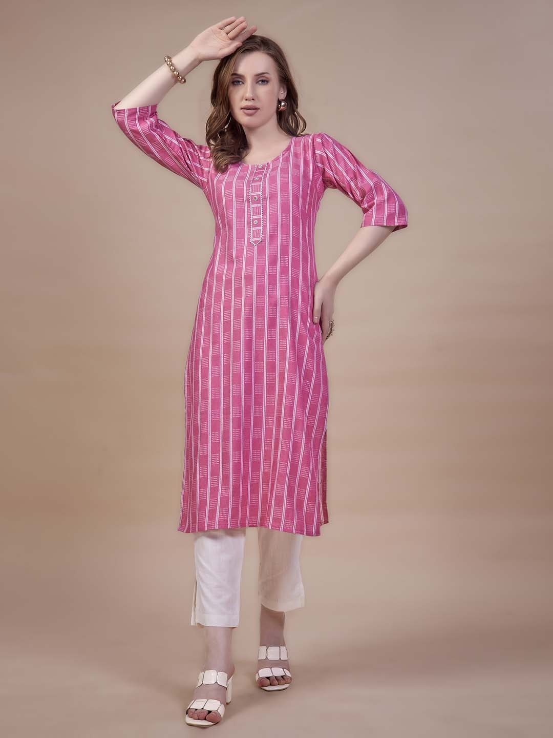 

Goti's Round Neck Floral Embroidered Thread Work Kurta, Pink