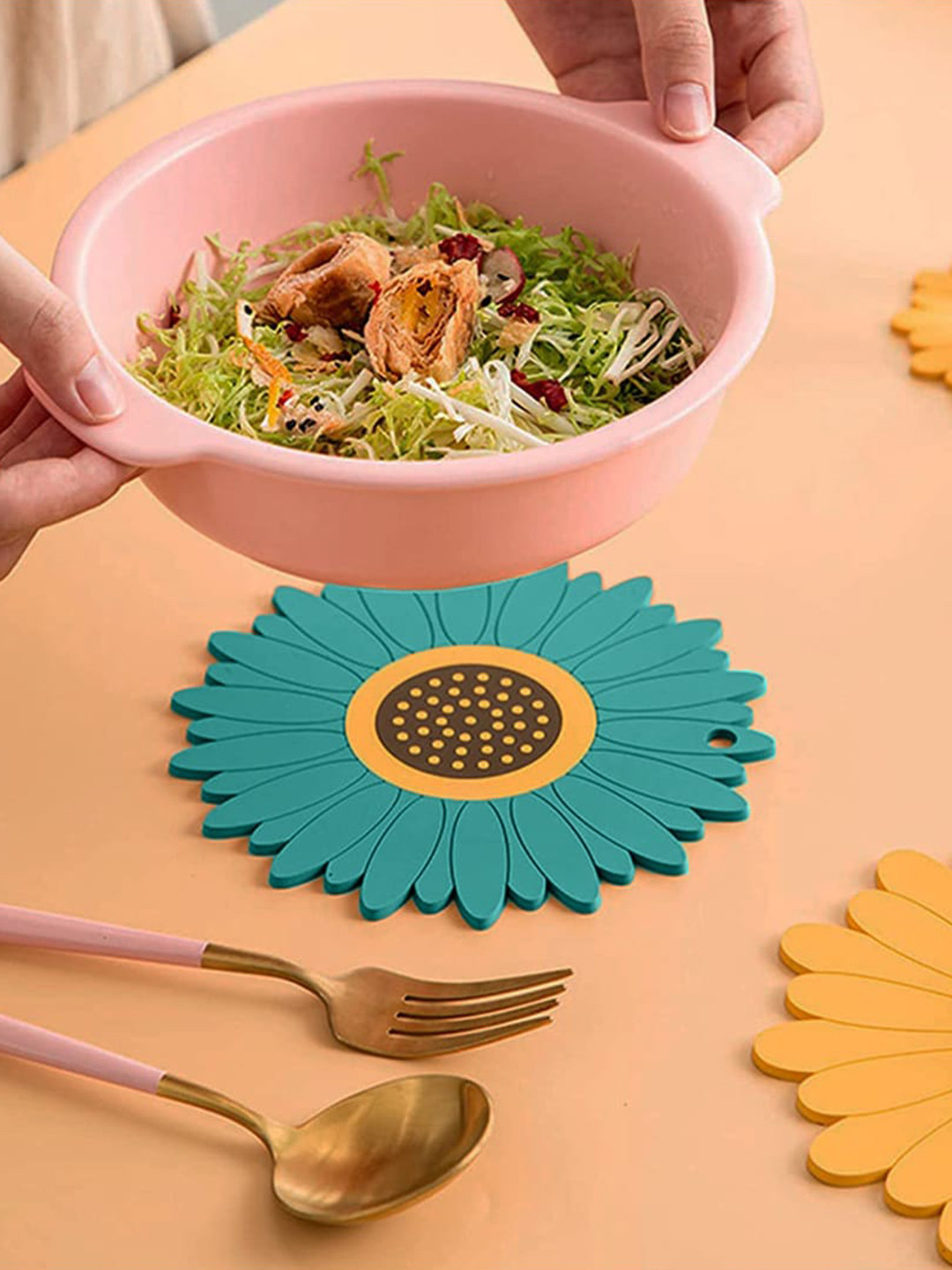 

P-Plus International Green & Brown 2 Pieces Floral Coasters