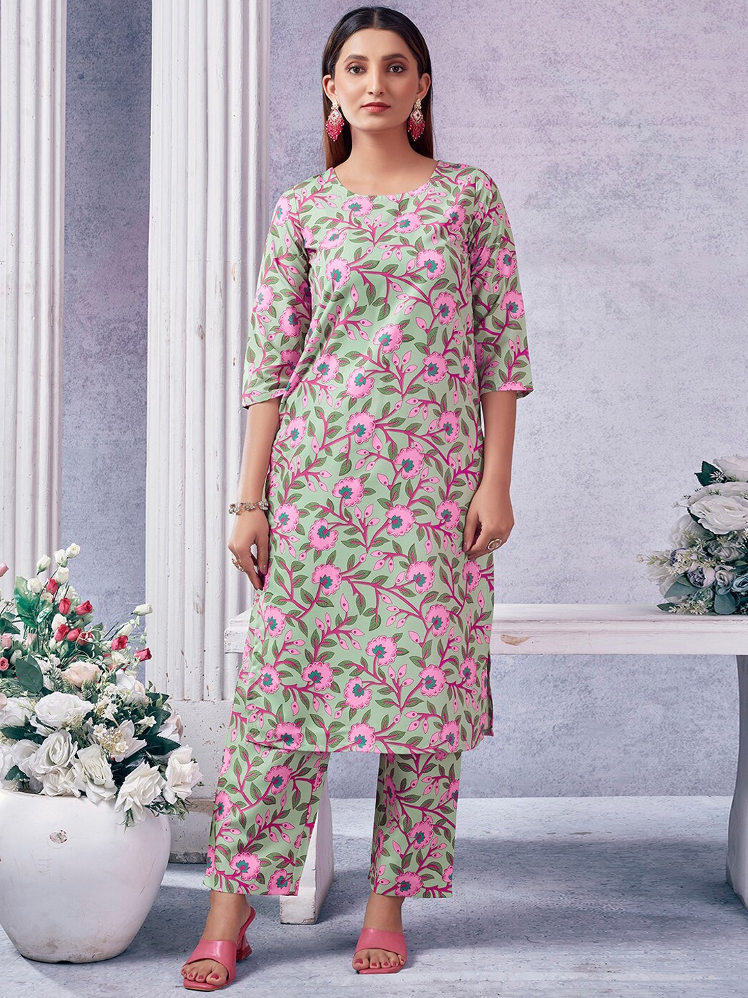 

SKYLEE Green Floral Printed Regular Kurta with Trousers & With Dupatta
