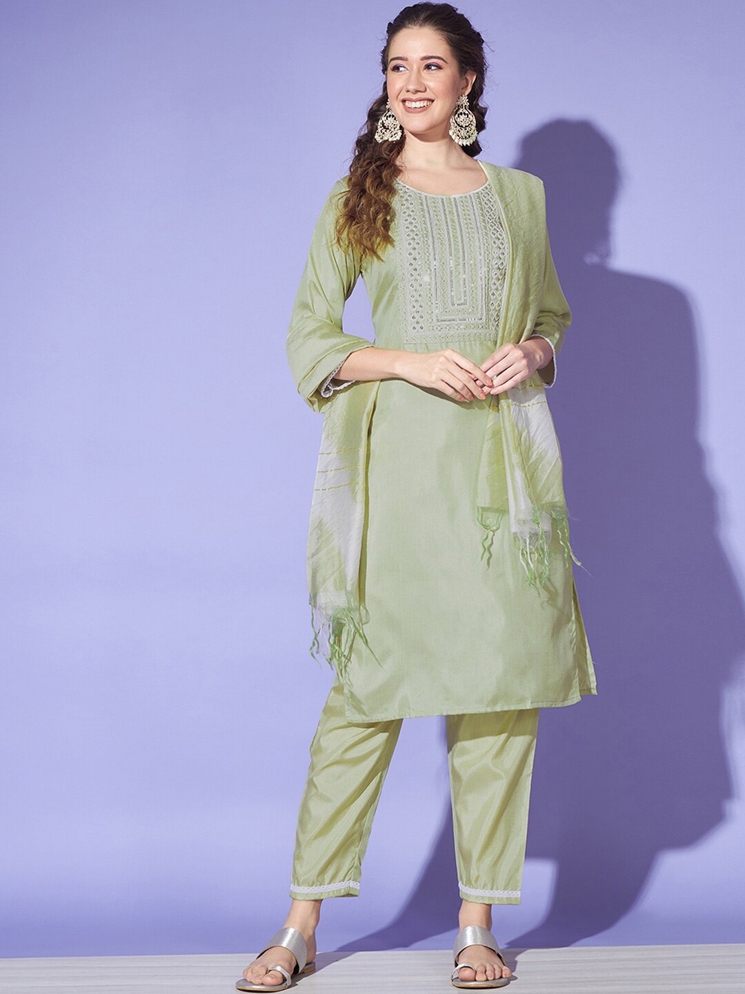 

SKYLEE Floral Embroidered Round Neck Three-Quarter Sleeves Sequinned Kurta Set, Green