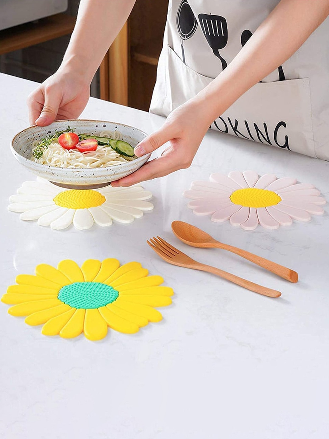 

P-Plus International White & Yellow 6 Pieces Floral Coasters