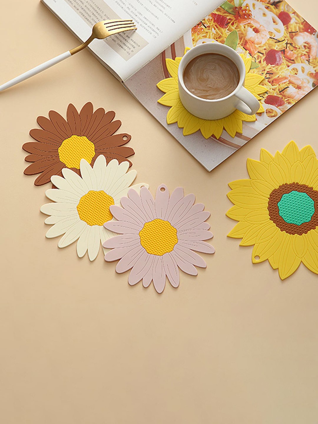 

P-Plus International Yellow & Green 6 Pieces Sunflower Shaped Coasters