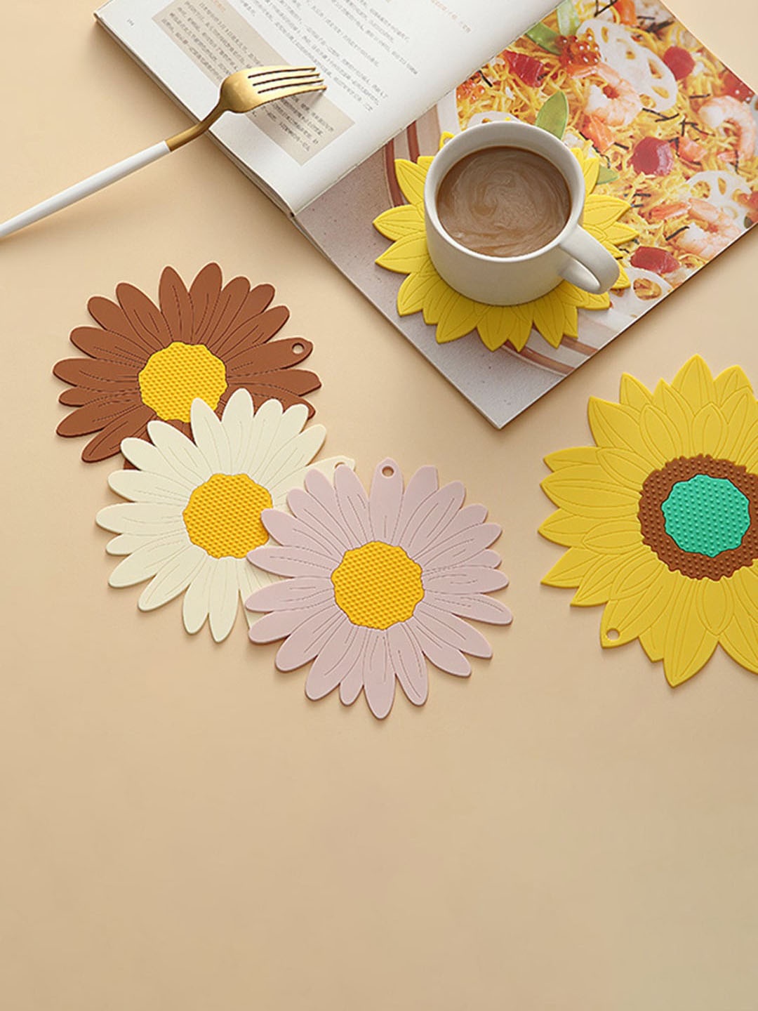 

P-Plus International Yellow & Green 4 Pieces Sunflower Shaped Coasters