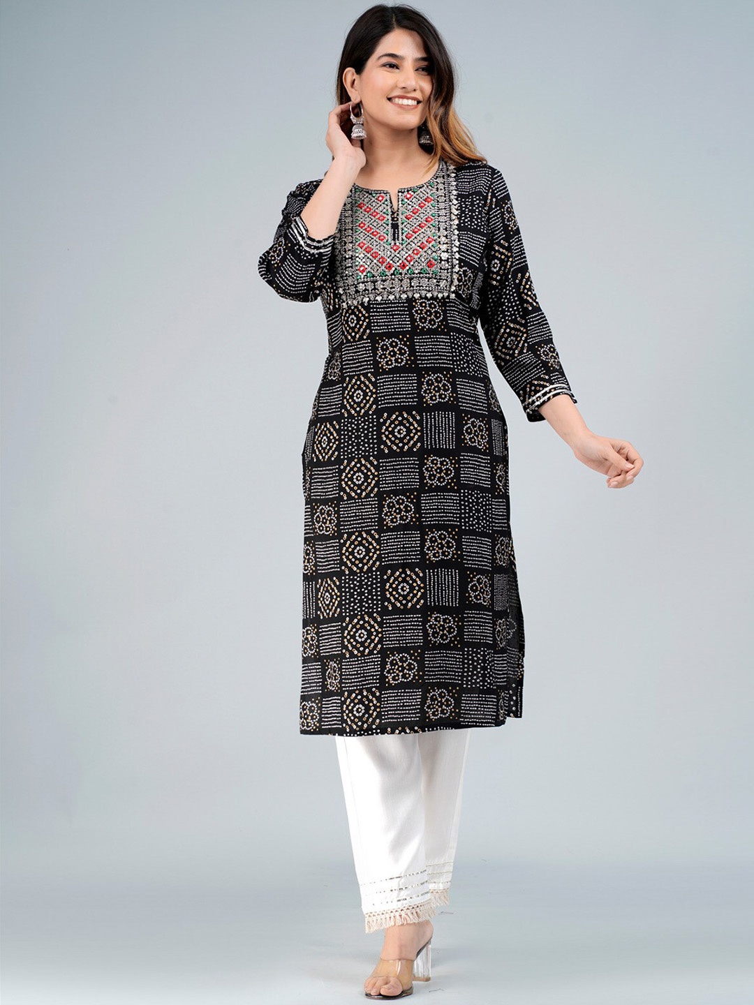 

SARAI CREATIONS Bandhani Printed Notched Neck Zari and Thread Work Straight Kurta, Black