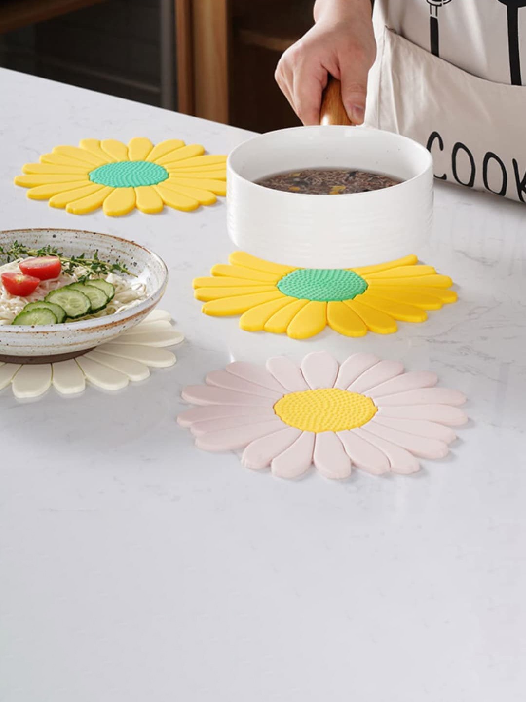 

P-Plus International Pink & Yellow 4 Pieces Sunflower Shaped Coasters