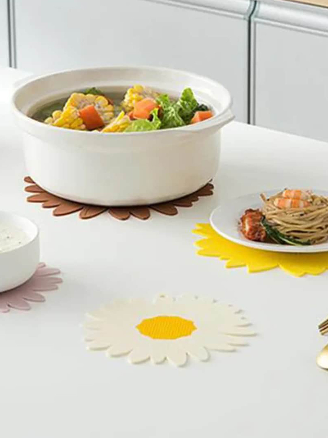 

P-Plus International White & Yellow 2 Pieces Sunflower Shaped Coasters