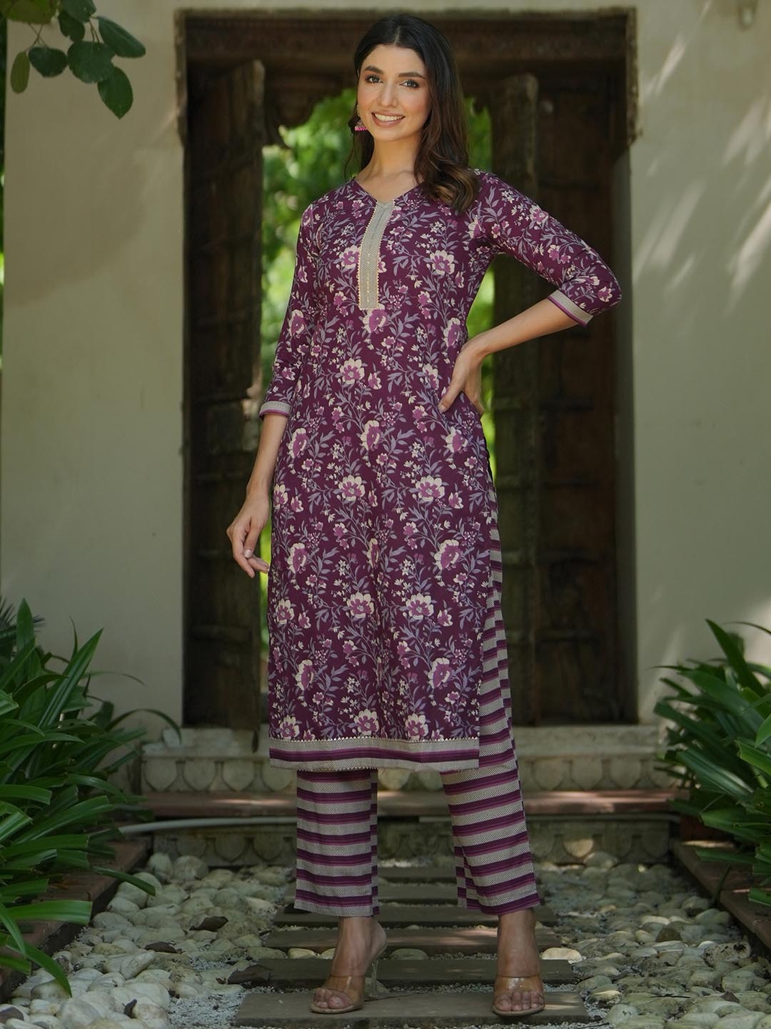 

Libas Floral Printed Gotta Patti Pure Cotton Straight Kurta with Trousers, Burgundy
