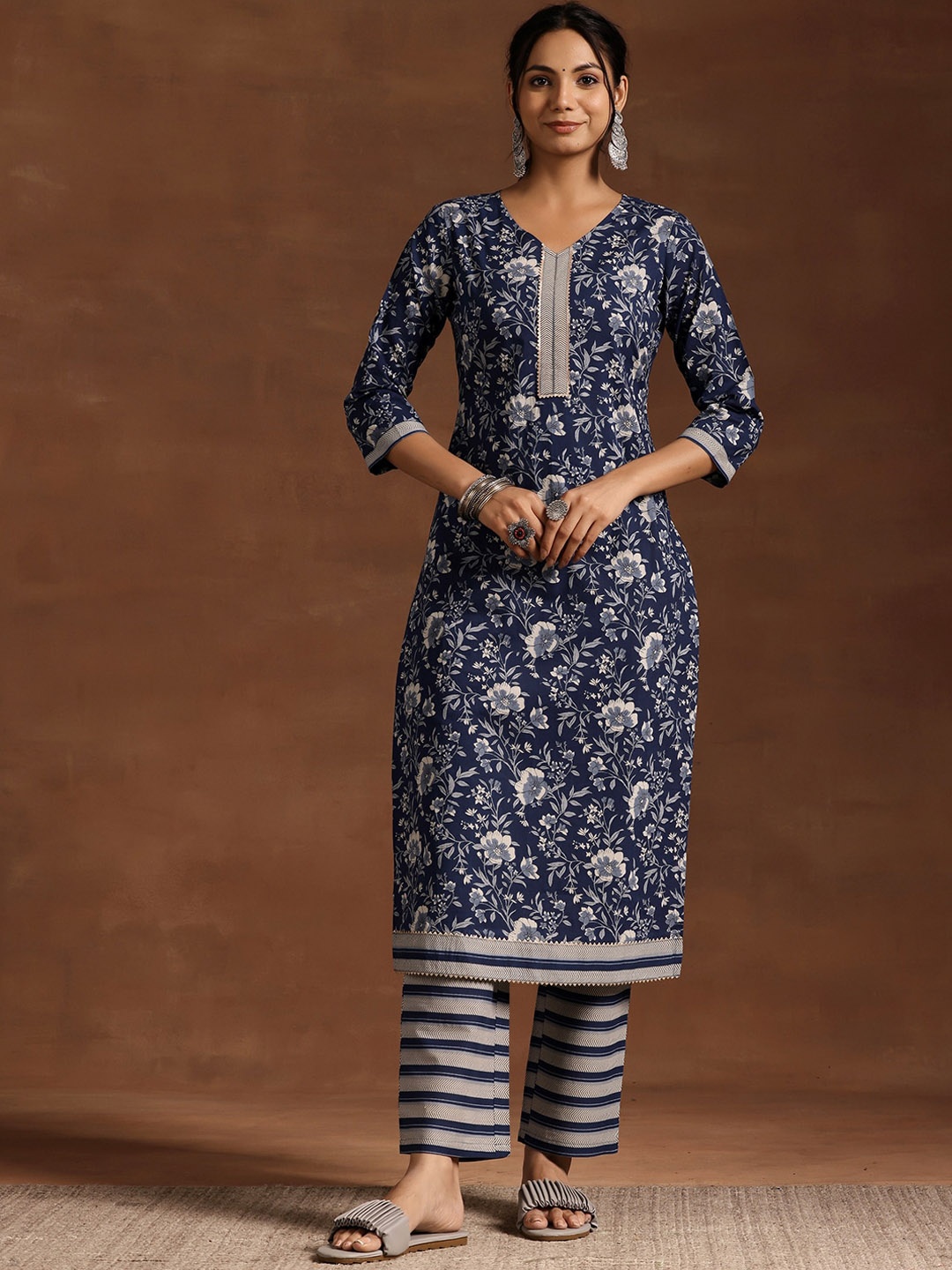 

Libas Floral Printed Gotta Patti Pure Cotton Straight Kurta with Trousers, Blue