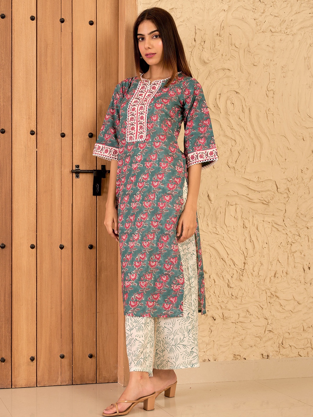 

Libas Floral Printed Regular Pure Cotton Straight Kurta with Palazzos, Green