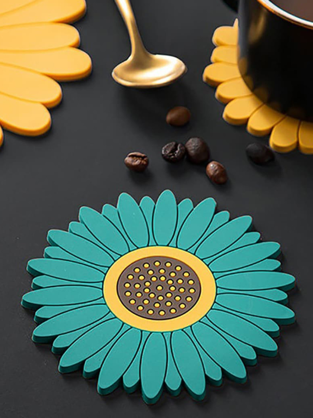 

P-Plus International Yellow & Brown 6 Pieces Sunflower Shaped Coasters