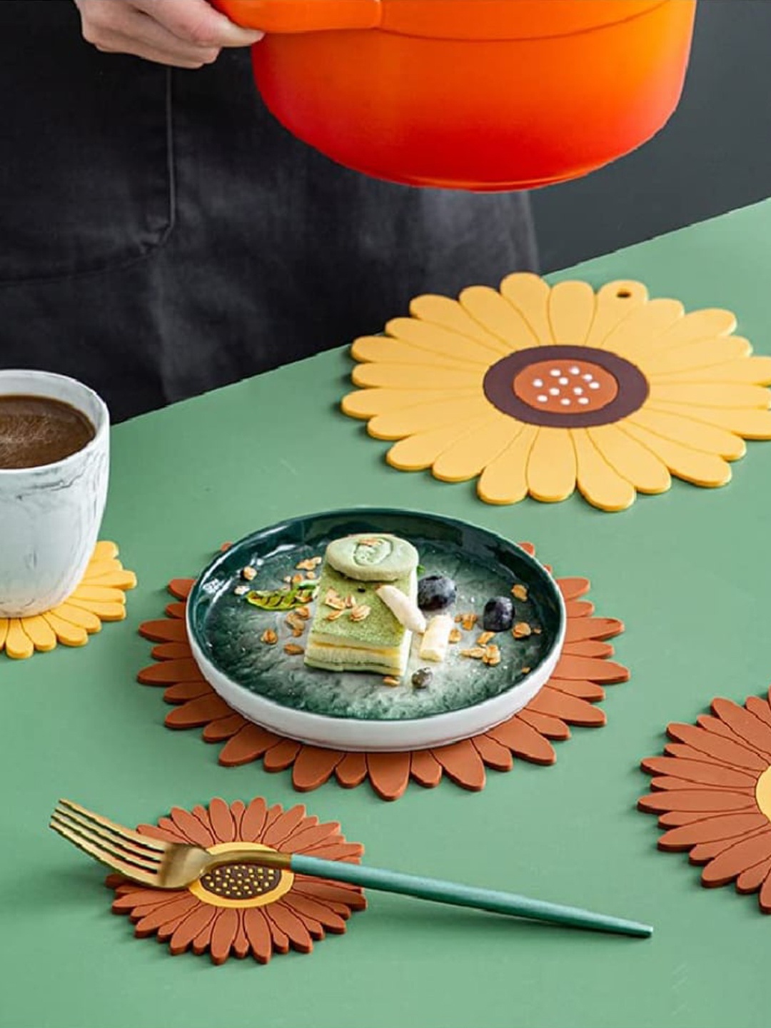 

P-Plus International Yellow & Brown 4 Pieces Sunflower Shaped Coasters