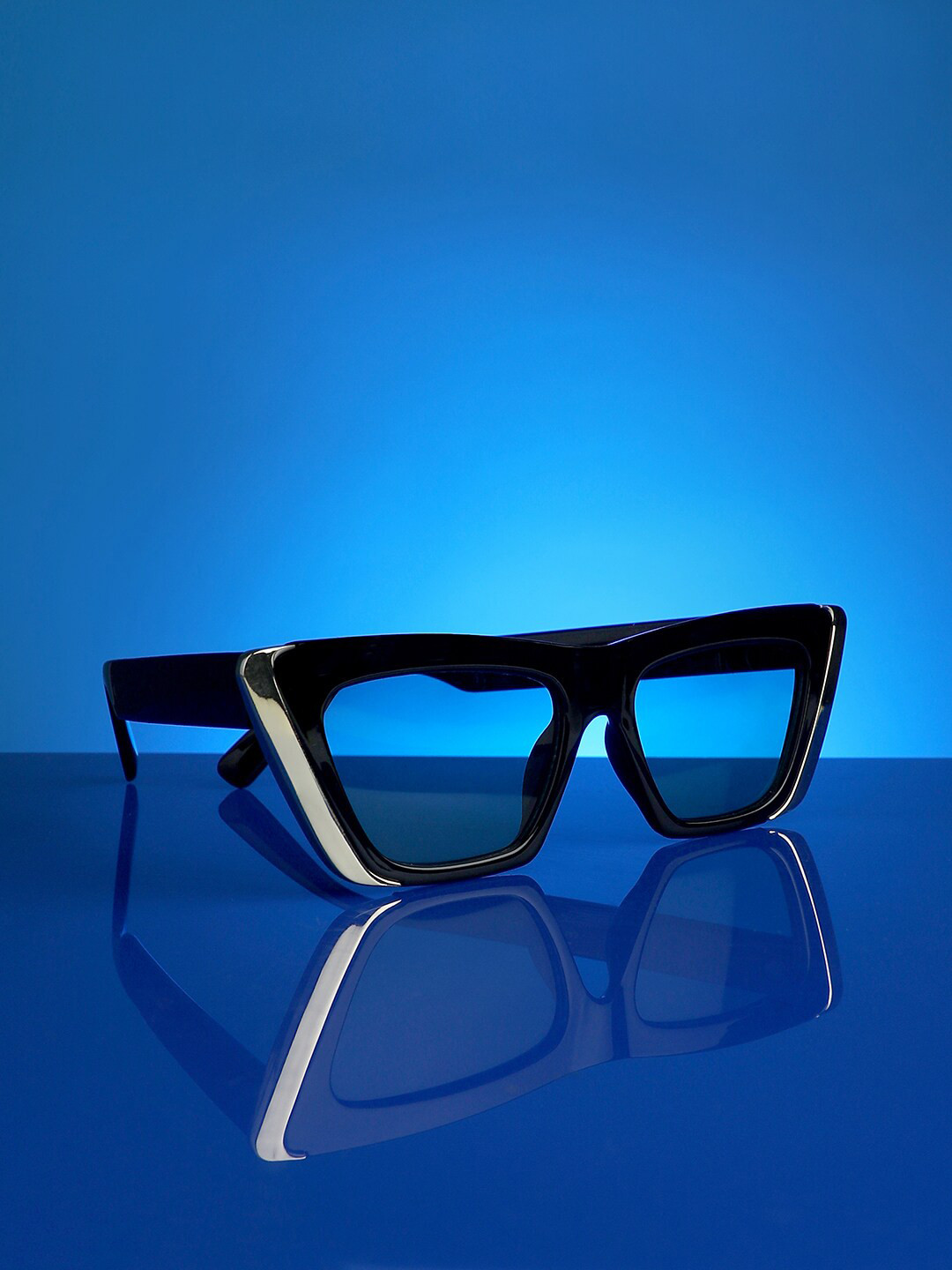 

HAUTE SAUCE by Campus Sutra Women Cateye Sunglasses with Polarised Lens AW24_FASG1009, Black