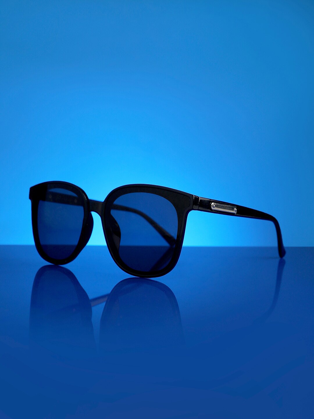 

HAUTE SAUCE by Campus Sutra Women Round Sunglasses with Polarised Lens AW24_HSSG2255, Black