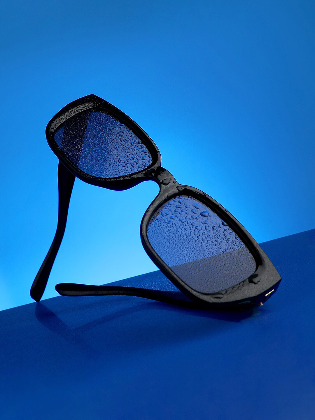 

HAUTE SAUCE by Campus Sutra Women Square Sunglasses with Polarised Lens AW24_HSSG2548, Black