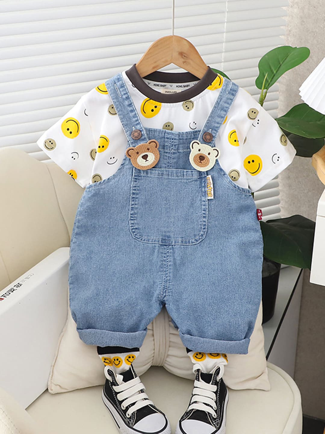 

INCLUD Infant Boys Printed Dungaree With T-Shirt, White