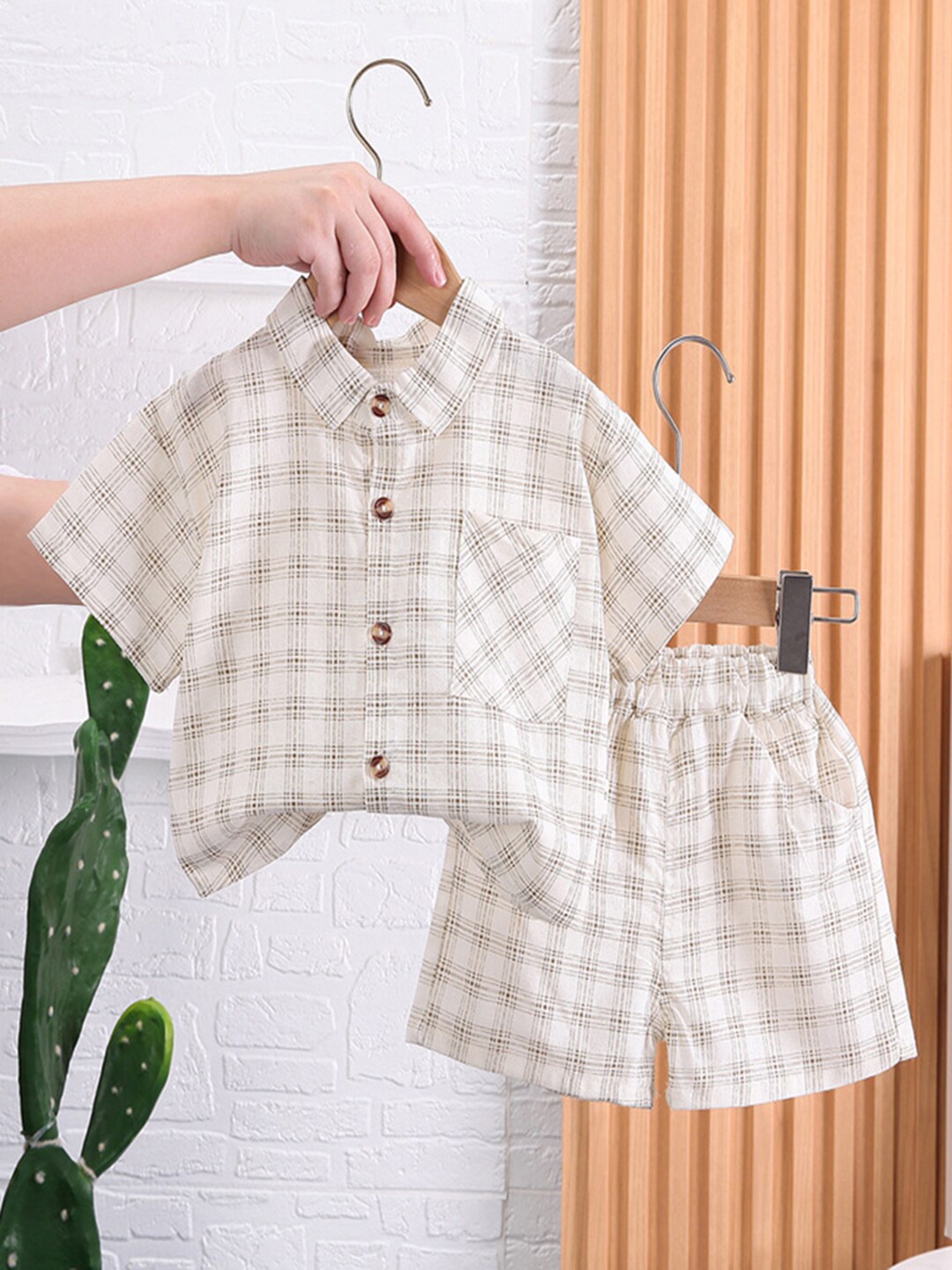 

INCLUD Boys Printed Checked Shirt with Shorts, Off white