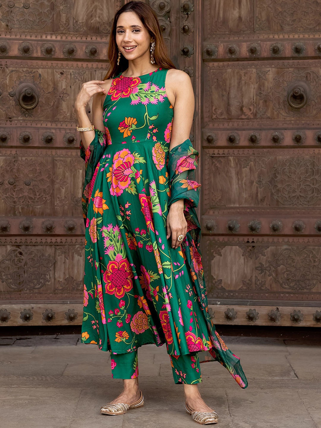 

VAANI CREATION Floral Printed Empire Anarkali Kurta With Trousers & Dupatta, Green