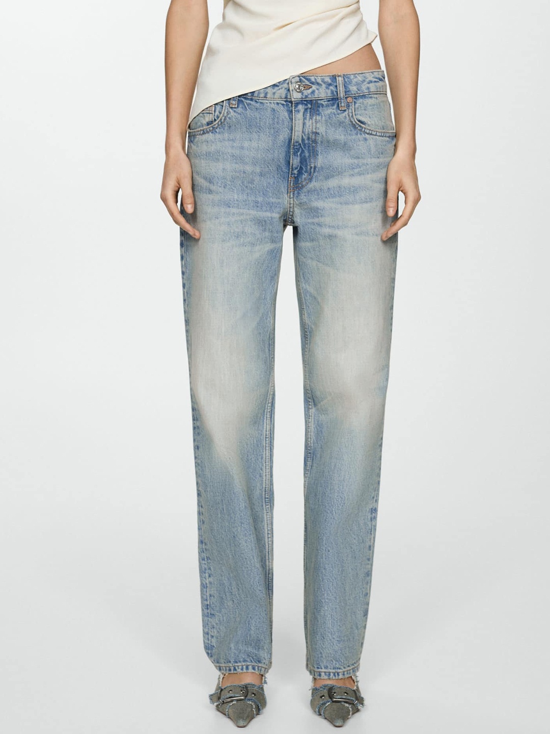 

MANGO Women Straight Fit Pure Cotton Low-Rise Light Fade Jeans, Blue